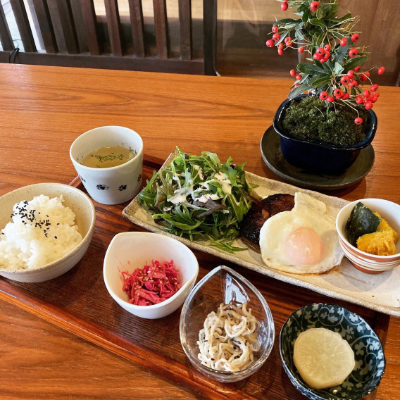 ハンバーグ目玉焼き乗せ 町家盆栽cafe コトノハ S Ownd ハンバーグ目玉焼き乗せ 町家盆栽cafe コトノハ S Ownd