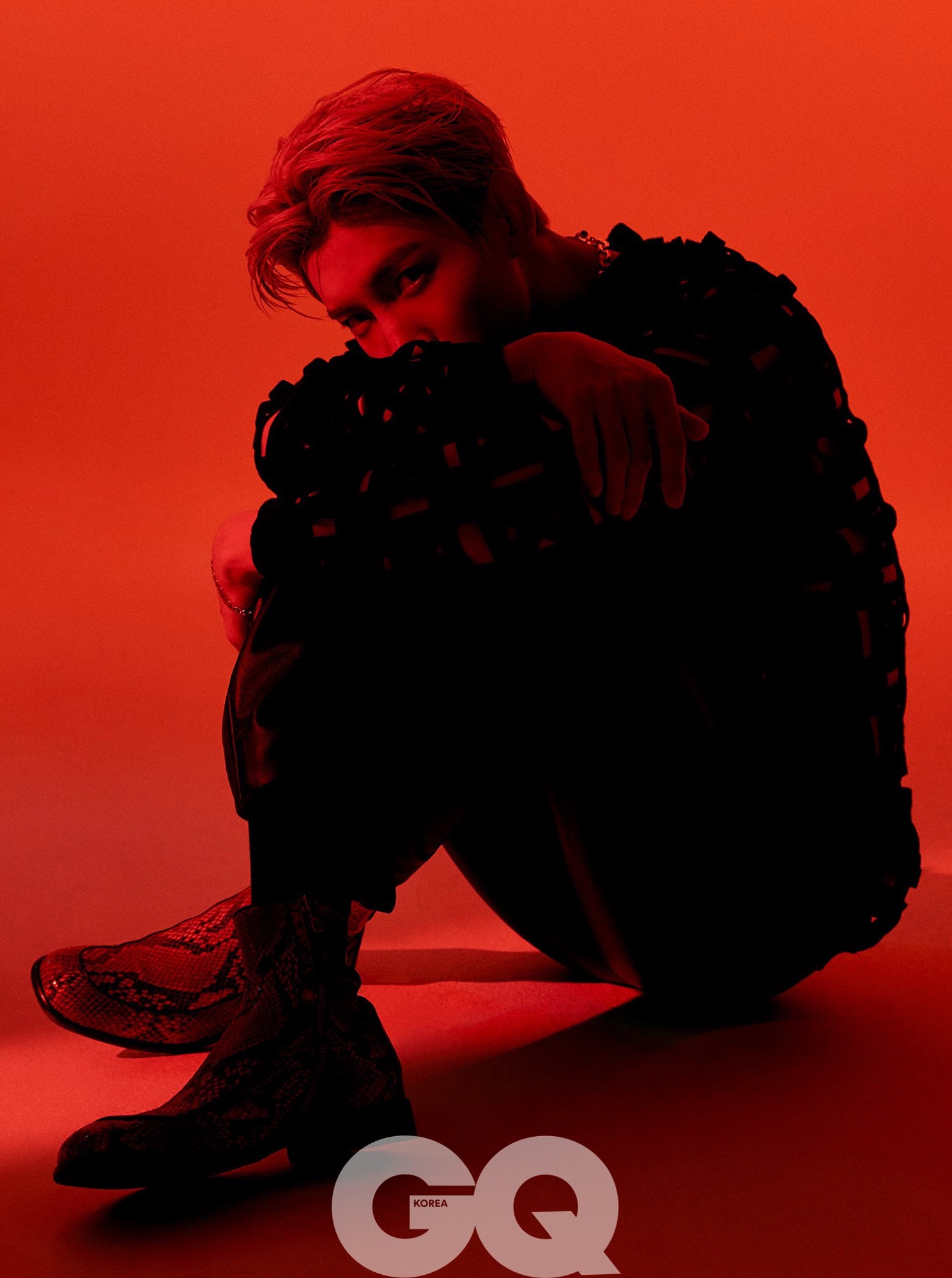 東方神起チャンミン、シックな雰囲気のグラビア写真公開 | Smashing!web