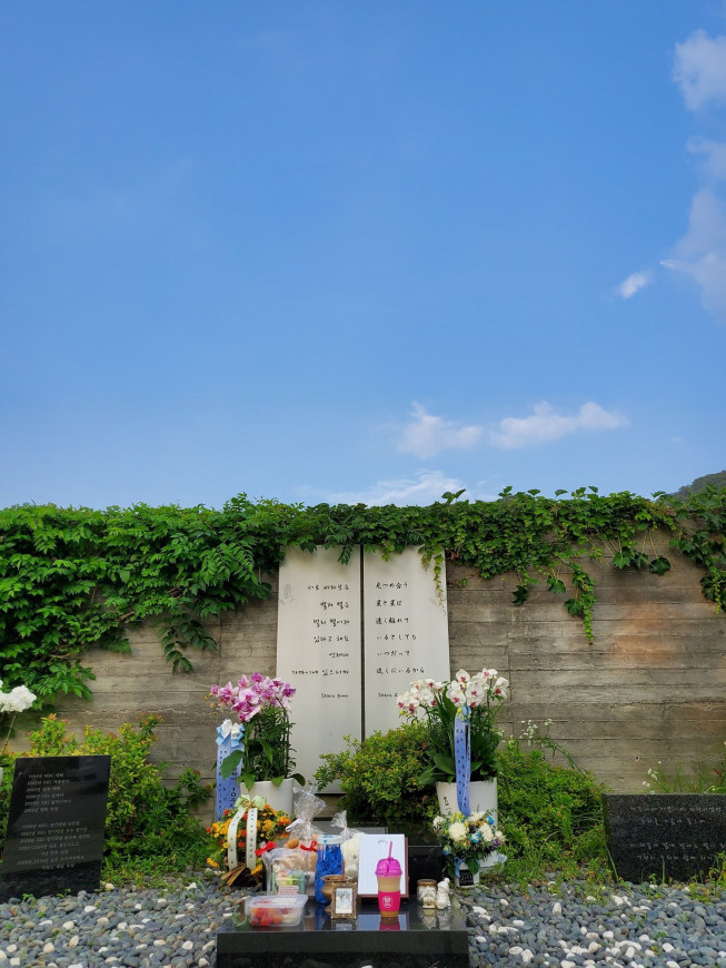 キム ジェジュン パク ヨンハを追悼 笑顔でずっと見守ってほしい Kpopstarz日本語版 Smashing