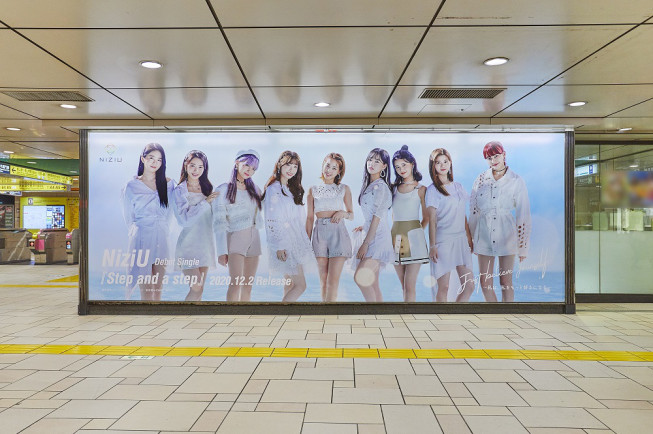 Niziu ついにデビュー Niziuデビューを祝し 日本のランドマーク 東京スカイツリー に虹架かる 街中がniziu一色に Kpopstarz日本語版 Smashing