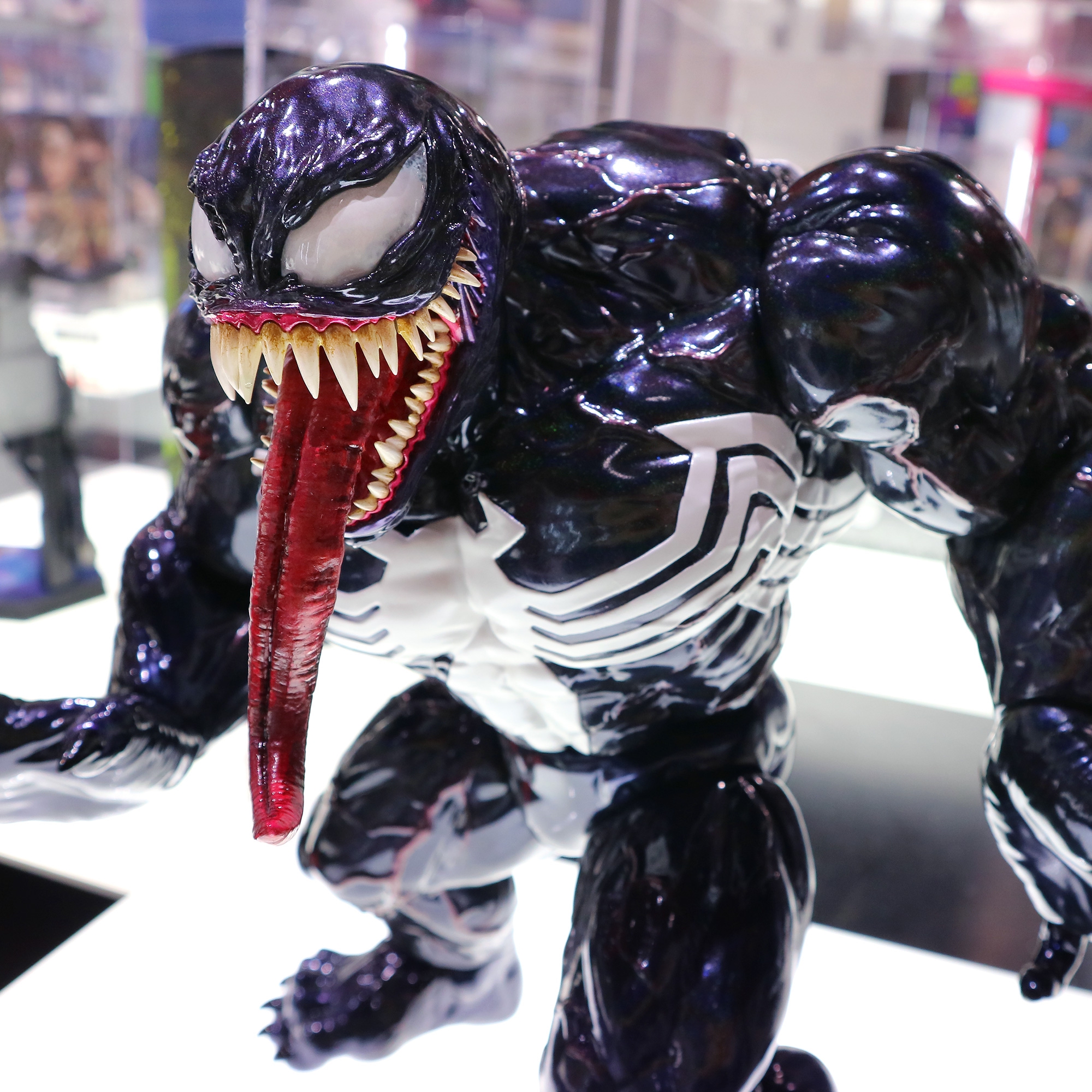 INSTINCTOY × HOTTOYS 【VENOM】 カーネイジ ver.-