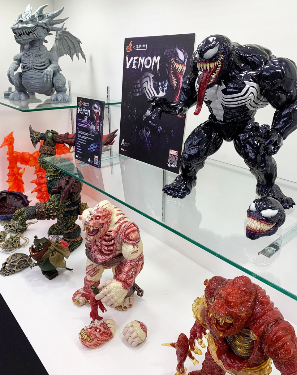 HOTTOYS × INSTINCTOY ARTIST MIX 