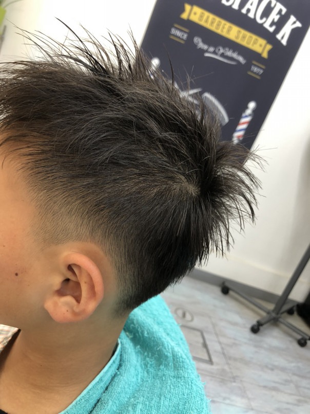 キッズカット 小学生 ソフトモヒカン スッキリしても熱中症には気をつけてね カットスペース K Barber Shop 横浜市港南区の理容室 上永谷と下永谷の中間地にある理髪店です フェードカットやスキンフェードなどのメンズカットに定評あり 駐車場２台分完備