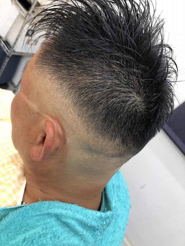 スパイキーシャギー感を残したミッドスキンフェード カットスペース K Barber Shop 横浜市港南区の理容室 上永谷と下永谷の中間地にある理髪店です フェードカットやスキンフェードなどのメンズカットに定評あり 駐車場２台分完備