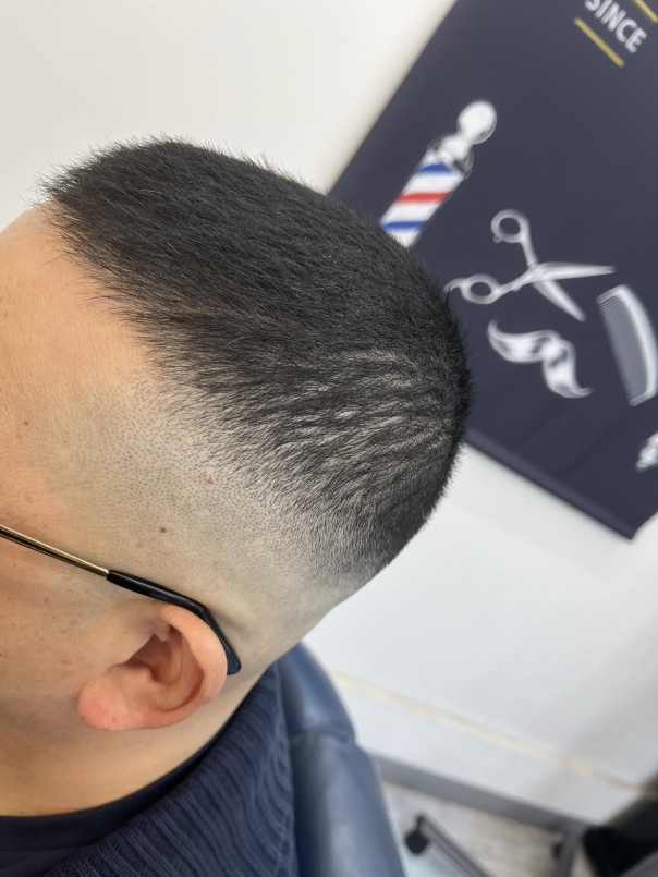 おしゃれボウズフェード ソフトクロップ スキンフェード バズカット Barberstyle カットスペース k ー Barber Shop 横浜市港南区の理容室 上永谷と下永谷の中間地にある理髪店です フェードカットやスキンフェードなどのメンズカットに定評あり 駐車場2台分完備 おしゃれボウズフェード ソフトクロップ スキンフェード バズカット Barberstyle カットスペース k ー Barber Shop 横浜市港南区の理容室 上永谷と下永谷の中間地にある理髪店です フェードカットやスキンフェードなどのメンズカットに定評あり 駐車場2台分完備