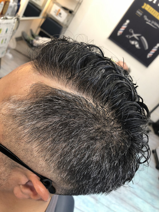 お手入れ簡単 しっかりウェーブなパーマスタイル フェードカット ハードパート カットスペース K Barber Shop 横浜市港南区の理容室 上永谷と下永谷の中間地にある理髪店です フェードカットやスキンフェードなどのメンズカットに定評あり 駐車場2台分完備 お手入れ簡単 しっかりウェーブなパーマスタイル フェードカット ハードパート カットスペース K Barber Shop 横浜市港南区の理容室 上永谷と下永谷の中間地にある理髪店です フェードカットやスキンフェードなどのメンズカットに定評あり 駐車場2台分完備