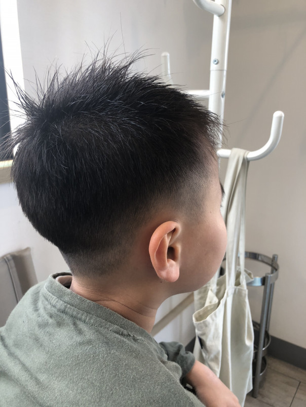 Kidsカット フェードスタイル ソフトモヒカン 小学生 カットスペース K Barber Shop 横浜市港南区の理容室 上永谷と下永谷の中間地にある理髪店です フェードカットやスキンフェードなどのメンズカットに定評あり 駐車場２台分完備