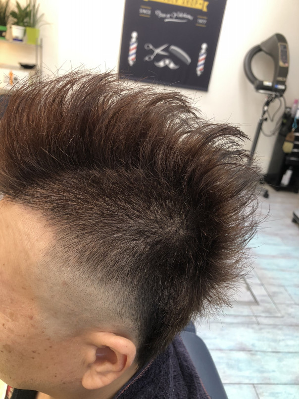 攻めたスタイル スキンフェード アシメモヒカン ウルフ カットスペース K Barber Shop 横浜市港南区の理容室 上永谷と下永谷の中間地にある理髪店です フェードカットやスキンフェードなどのメンズカットに定評あり 駐車場２台分完備