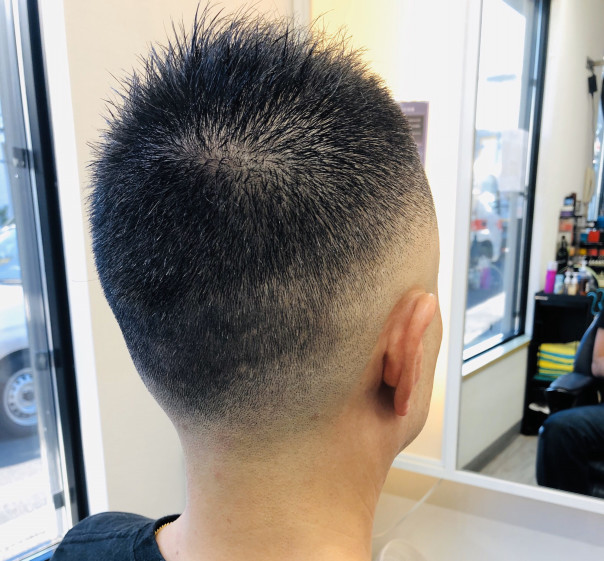 ロースキンフェード ソフトモヒカン グレージェル カットスペース K Barber Shop 横浜市港南区の理容室 上永谷と下永谷の中間地にある理髪店です フェードカットやスキンフェードなどのメンズカットに定評あり 駐車場２台分完備