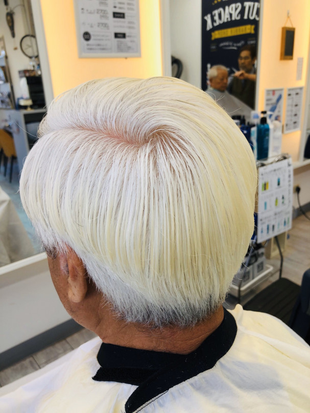 白髪を綺麗にする ムラシャンとは 比較写真 カットスペース K 横浜市港南区の理容室 上永谷と下永谷の中間地にある理髪店です 駐車場２台分完備