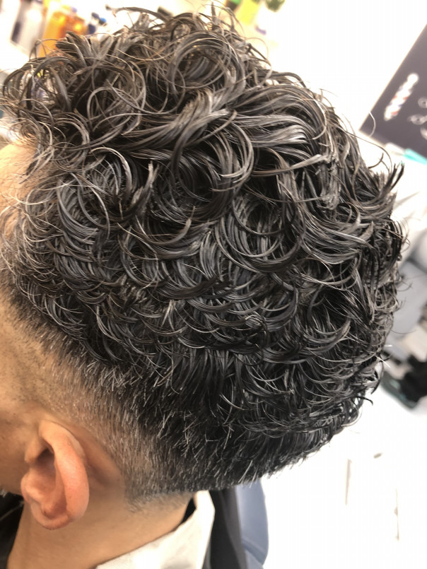艶ワイルドな大人パーマ フェードカット カットスペース K Barber Shop 横浜市港南区の理容室 上永谷と下永谷の中間地にある理髪店です フェードカットやスキンフェードなどのメンズカットに定評あり 駐車場2台分完備 艶ワイルドな大人パーマ フェードカット カットスペース K Barber Shop 横浜市港南区の理容室 上永谷と下永谷の中間地にある理髪店です フェードカットやスキンフェードなどのメンズカットに定評あり 駐車場2台分完備
