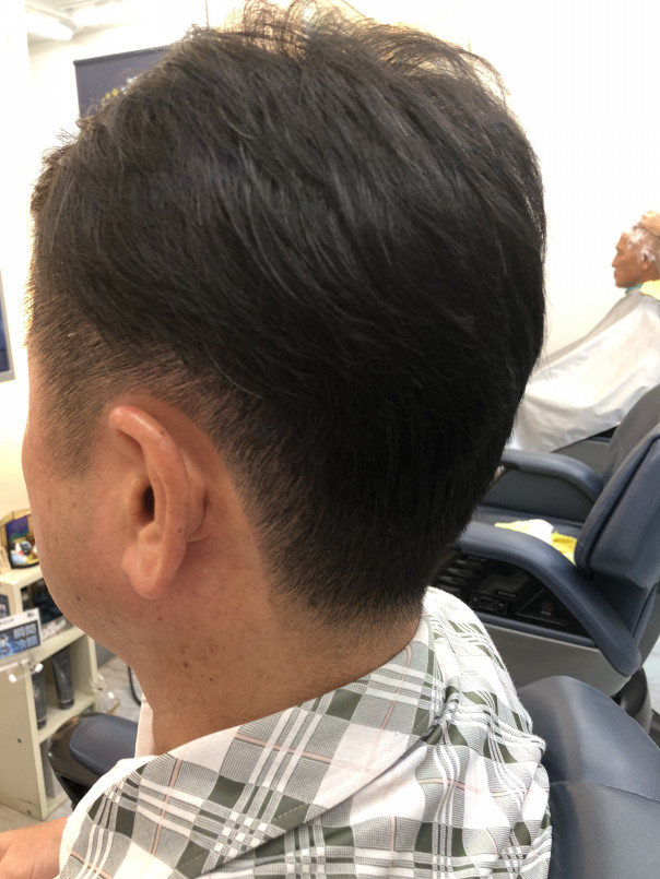 サイドツーブロックから バックの刈り上げへの繋がり カットスペース ｋ ｰ Barber Shop 横浜市港南区の理容室 上永谷と下永谷の中間地にある理髪店です フェードカットやスキンフェードなどのメンズカットに定評あり 駐車場２台分完備