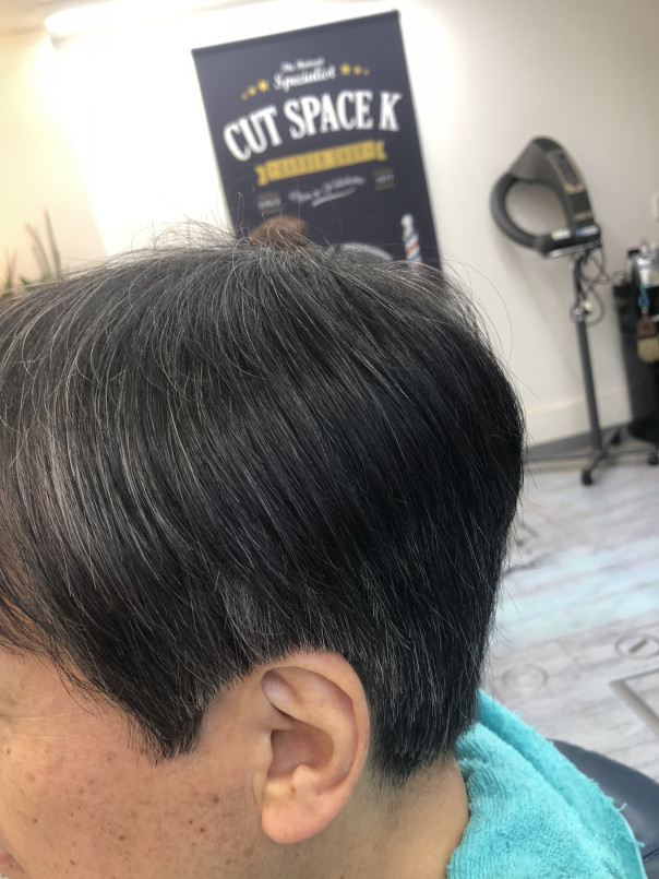 前髪を下ろし 耳を出したスタンダードスタイル ビジネススタイル カットスペース K Barber Shop 横浜市港南区の理容室 上永谷と下永谷の中間地にある理髪店です フェードカットやスキンフェードなどのメンズカットに定評あり 駐車場2台分完備 前髪を下ろし 耳を出したスタンダードスタイル ビジネススタイル カットスペース K Barber Shop 横浜市港南区の理容室 上永谷と下永谷の中間地にある理髪店です フェードカットやスキンフェードなどのメンズカットに定評あり 駐車場2台分完備