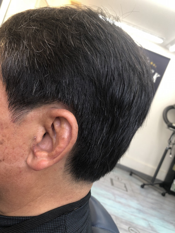 刈り上げないけど耳周り 襟足をしっかり整える ビジネスライクなスタンダードスタイル カットスペース K Barber Shop 横浜市港南区の理容室 上永谷と下永谷の中間地にある理髪店です フェードカットやスキンフェードなどのメンズカットに定評あり 駐車場2 刈り上げないけど耳周り 襟足をしっかり整える ビジネスライクなスタンダードスタイル カットスペース K Barber Shop 横浜市港南区の理容室 上永谷と下永谷の中間地にある理髪店です フェードカットやスキンフェードなどのメンズカットに定評あり 駐車場2