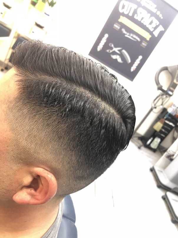 Barberスタイル フェードカット サイドパート ポンパドール カットスペース K Barber Shop 横浜市港南区の理容室 上永谷と下永谷の中間地にある理髪店です フェードカットやスキンフェードなどのメンズカットに定評あり 駐車場２台分完備