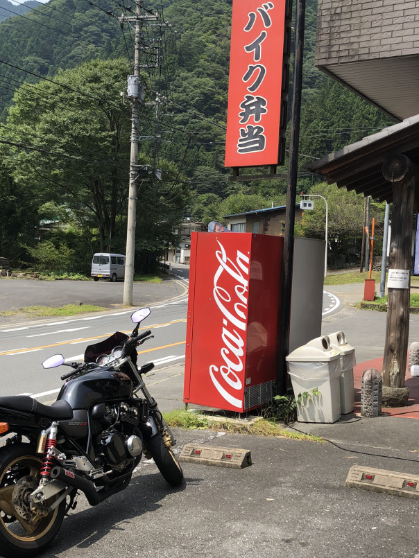 バイク弁当 モリワキコラボ カットスペース K Barber Shop 横浜市港南区の理容室 上永谷と下永谷の中間地にある理髪店です フェードカットやスキンフェードなどのメンズカットに定評あり 駐車場２台分完備