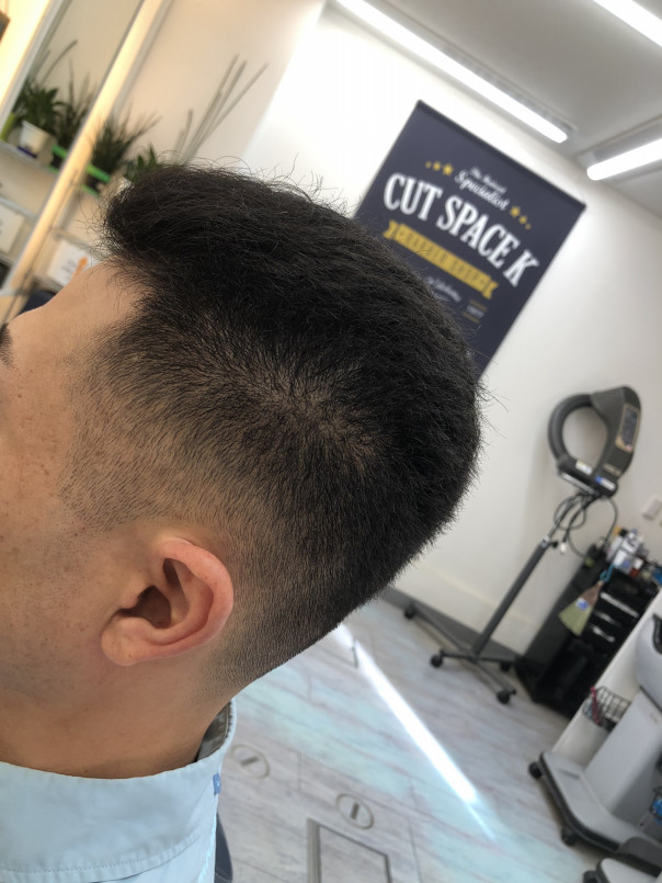 くせ毛と逆毛を抑えたカット フェードカット バックスタイル カットスペース K Barber Shop 横浜市港南区の理容室 上永谷と下永谷の中間地にある理髪店です フェードカットやスキンフェードなどのメンズカットに定評あり 駐車場２台分完備