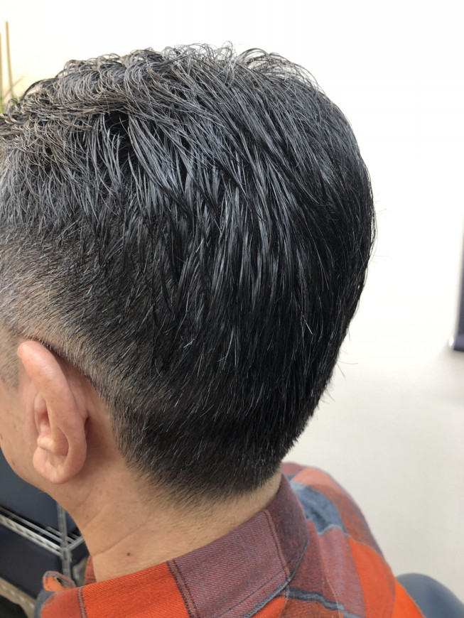 ぼかし染め あまり地肌が白くならない落ち着いた刈り上げ カットスペース K Barber Shop 横浜市港南区の理容室 上永谷と下永谷の中間地にある理髪店です 駐車場2台分完備