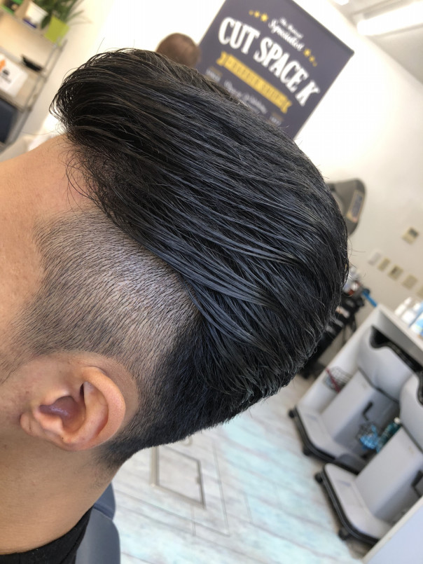 ツーブロック ポンパドールなフォーマルバックスタイル カットスペース K Barber Shop 横浜市港南区の理容室 上永谷と下永谷の中間地にある理髪店です フェードカットやスキンフェードなどのメンズカットに定評あり 駐車場２台分完備