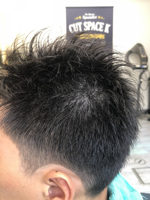 メンズ 前髪を降ろし気味にした柔らかい雰囲気のショートスパイキー カットスペース K Barber Shop 横浜市港南区の理容室 上永谷と下永谷の中間地にある理髪店です フェードカットやスキンフェードなどのメンズカットに定評あり 駐車場２台分完備