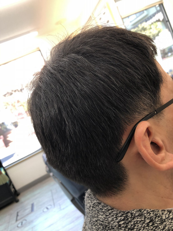 毛量調整しながらのカット ボリュームを出しながら カットスペース K Barber Shop 横浜市港南区の理容室 上永谷と下永谷の中間地にある理髪店です フェードカットやスキンフェードなどのメンズカットに定評あり 駐車場２台分完備
