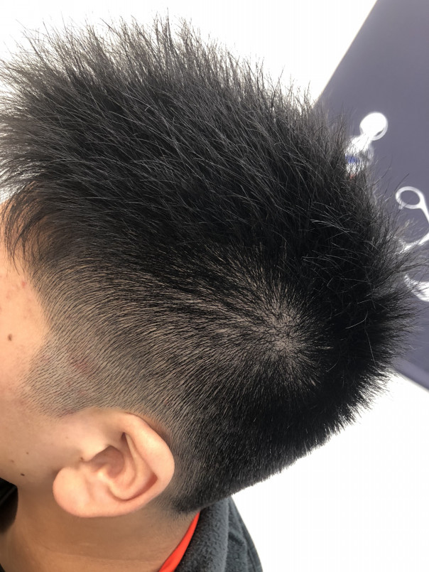 高校生 トップフロントを伸ばし中のフェードカット カットスペース K Barber Shop 横浜市港南区の理容室 上永谷と下永谷の中間地にある理髪店です フェードカットやスキンフェードなどのメンズカットに定評あり 駐車場２台分完備