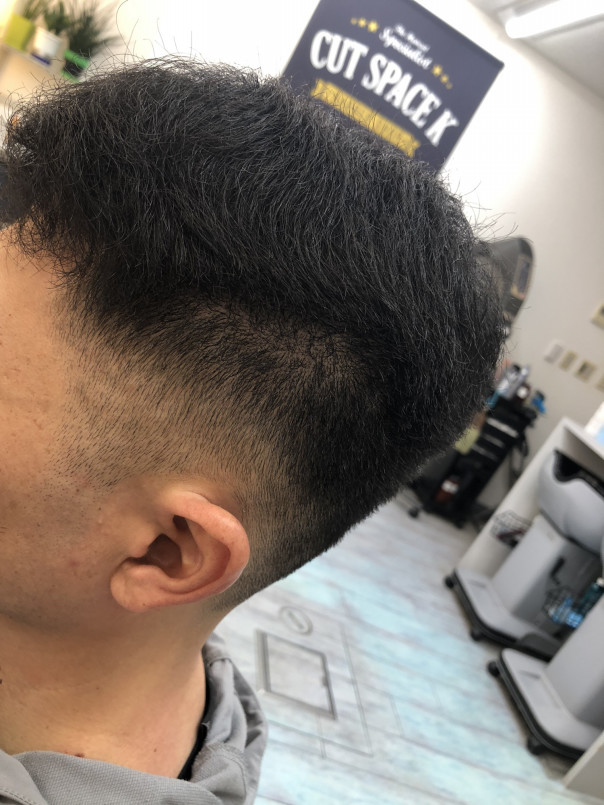 冬場は長めに 前髪を下ろしたフェードカット カットスペース K Barber Shop 横浜市港南区の理容室 上永谷と下永谷の中間地にある理髪店です フェードカットやスキンフェードなどのメンズカットに定評あり 駐車場２台分完備