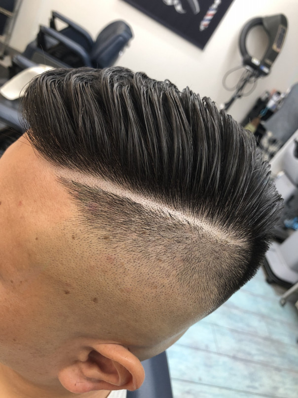 スキンフェード ハードパート ポンパドール コームオーバー カットスペース K Barber Shop 横浜市港南区の理容室 上永谷と下永谷の中間地にある理髪店です フェードカットやスキンフェードなどのメンズカットに定評あり 駐車場2台分完備 スキンフェード ハードパート ポンパドール コームオーバー カットスペース K Barber Shop 横浜市港南区の理容室 上永谷と下永谷の中間地にある理髪店です フェードカットやスキンフェードなどのメンズカットに定評あり 駐車場2台分完備