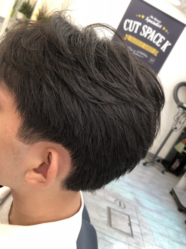 メンズ ビジネススタイル 刈り上げないけれど短めに 作りすぎないアップバングと毛束感 カットスペース K Barber Shop 横浜市港南区の理容室 上永谷と下永谷の中間地にある理髪店です フェードカットやスキンフェードなどのメンズカットに定評あり 駐車場２