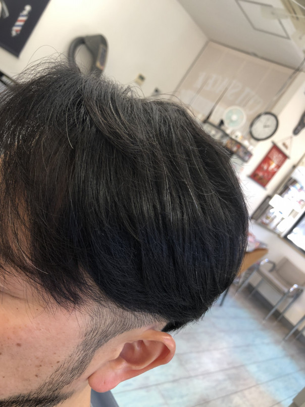 アシンメトリーなツーブロック スプレーで仕上げる自然なスタイル カットスペース K Barber Shop 横浜市港南区の理容室 上永谷と下永谷の中間地にある理髪店です フェードカットやスキンフェードなどのメンズカットに定評あり 駐車場２台分完備