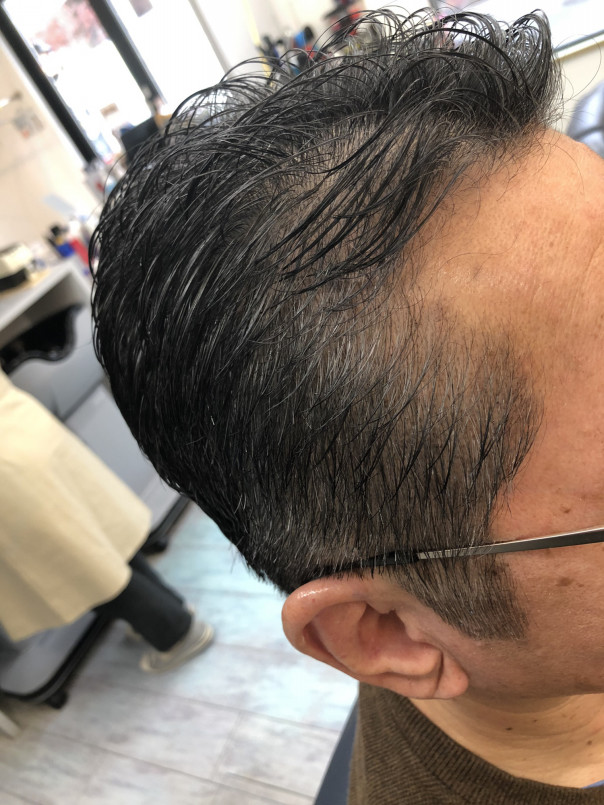 気になる白髪を自然に目立たなく 真っ黒にしないぼかし染め カットスペース ｋ ｰ Barber Shop 横浜市港南区の理容室 上永谷と下永谷の中間地にある理髪店です フェードカットやスキンフェードなどのメンズカットに定評あり 駐車場２台分完備