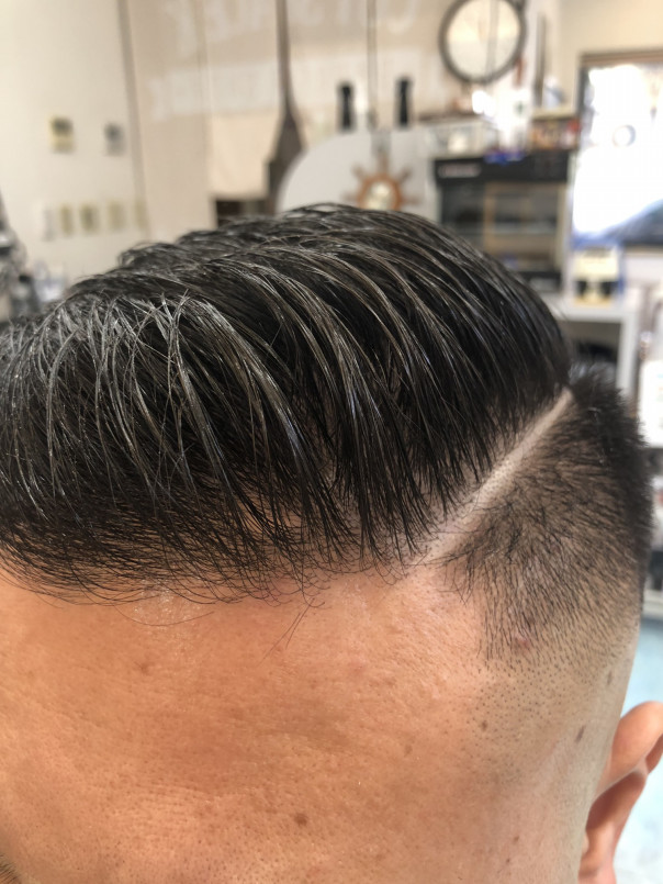 スキンフェードの伸びと ポンパドールへの長さ カットスペース K Barber Shop 横浜市港南区の理容室 上永谷と下永谷の中間地にある理髪店です フェードカットやスキンフェードなどのメンズカットに定評あり 駐車場2台分完備 スキンフェードの伸びと ポンパドールへの長さ カットスペース K Barber Shop 横浜市港南区の理容室 上永谷と下永谷の中間地にある理髪店です フェードカットやスキンフェードなどのメンズカットに定評あり 駐車場2台分完備
