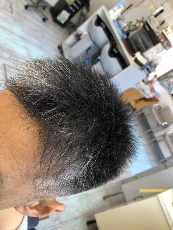 白髪を生かした刈り上げバランス メンズショートヘア カットスペース k ー Barber Shop 横浜市港南区の理容室 上永谷と下永谷の中間地にある理髪店です フェードカットやスキンフェードなどのメンズカットに定評あり 駐車場2台分完備 白髪を生かした刈り上げバランス メンズショートヘア カットスペース k ー Barber Shop 横浜市港南区の理容室 上永谷と下永谷の中間地にある理髪店です フェードカットやスキンフェードなどのメンズカットに定評あり 駐車場2台分完備