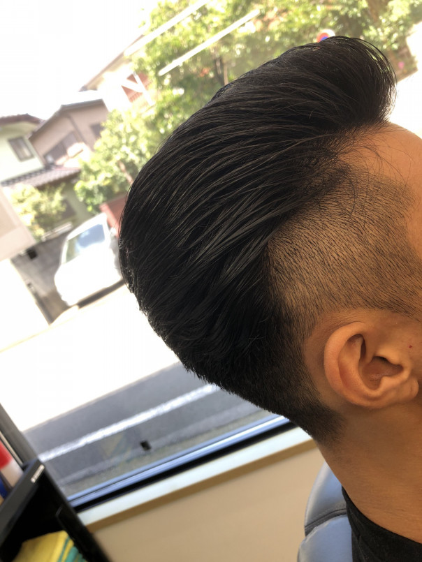 ツーブロック ポンパドールなフォーマルバックスタイル カットスペース K Barber Shop 横浜市港南区の理容室 上永谷と下永谷の中間地にある理髪店です フェードカットやスキンフェードなどのメンズカットに定評あり 駐車場２台分完備