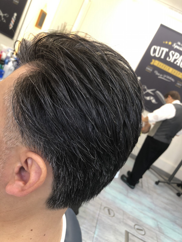メンズ ツーブロック 分け目に即したカット バング カットスペース ｋ ｰ Barber Shop 横浜市港南区の理容室 上永谷と下永谷の中間地にある理髪店です フェードカットやスキンフェードなどのメンズカットに定評あり 駐車場２台分完備