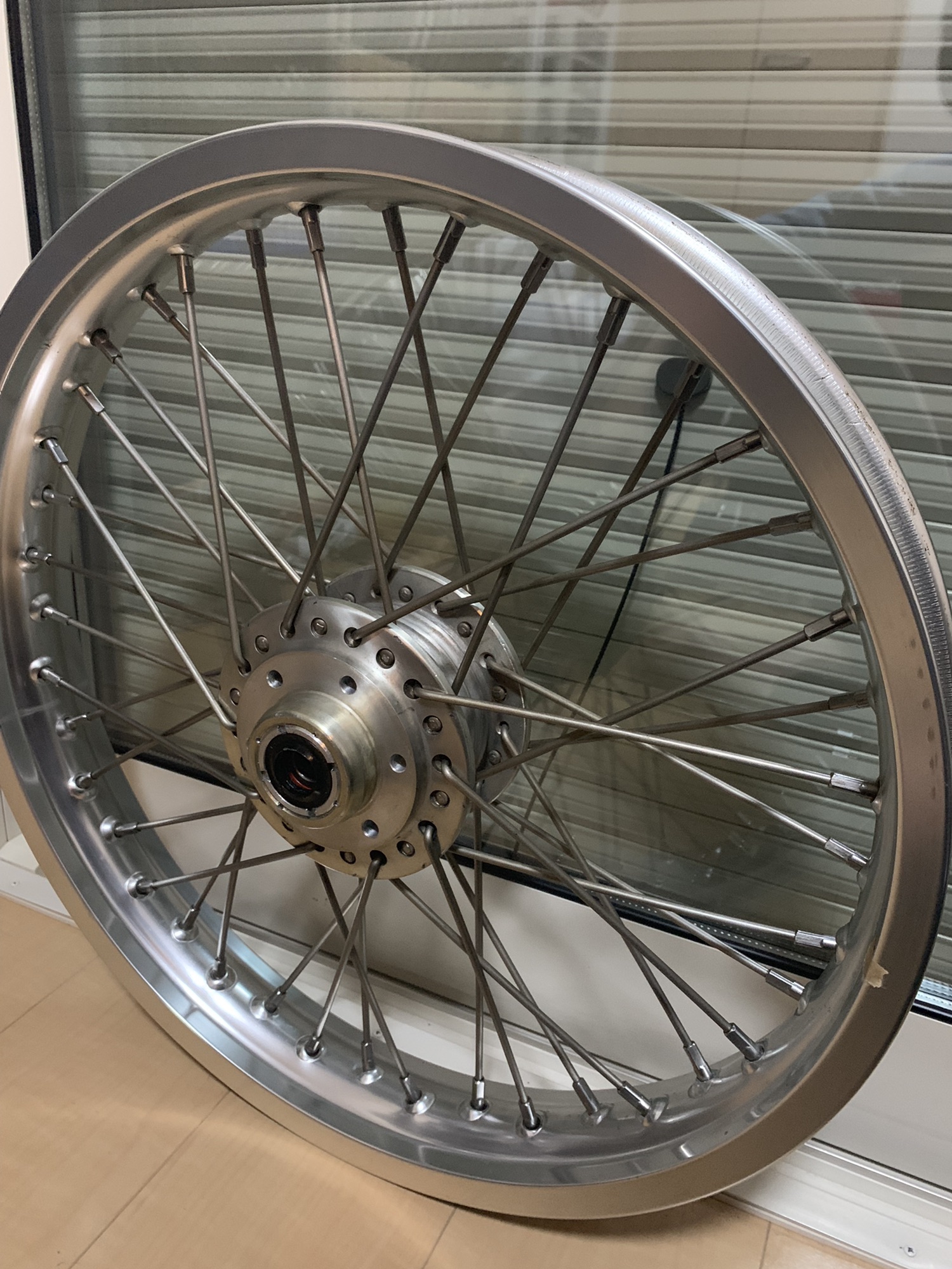 cb750four バイク用 リア用 スポークホイール タイヤ 1705020874_1.jpg