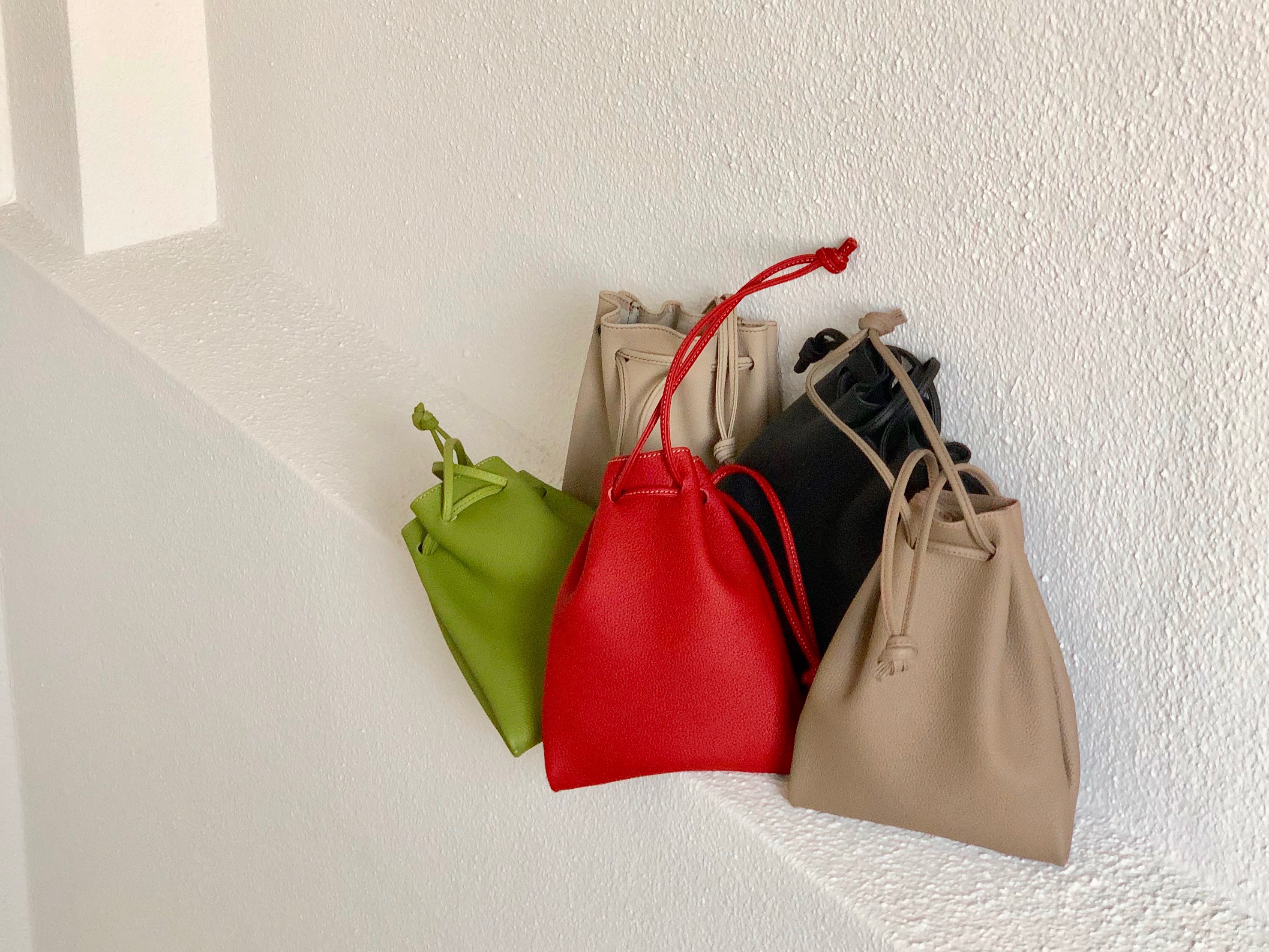 レザー巾着 巾着レザーバッグ ブラック – HushTug