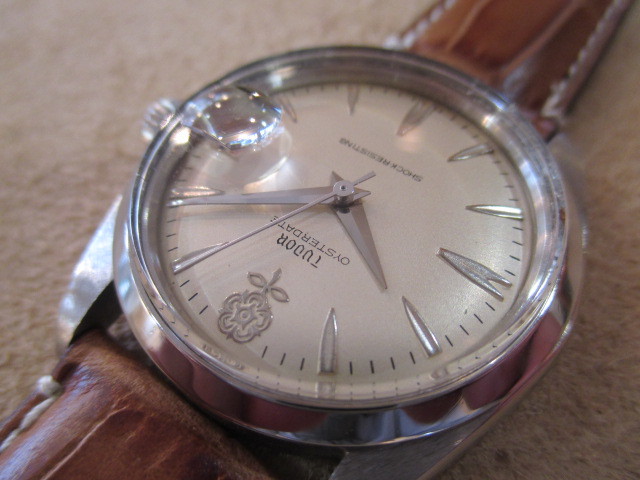 TUDOR チュードル デカ薔薇 68'S 手巻 赤黒カレンダーが入荷しま