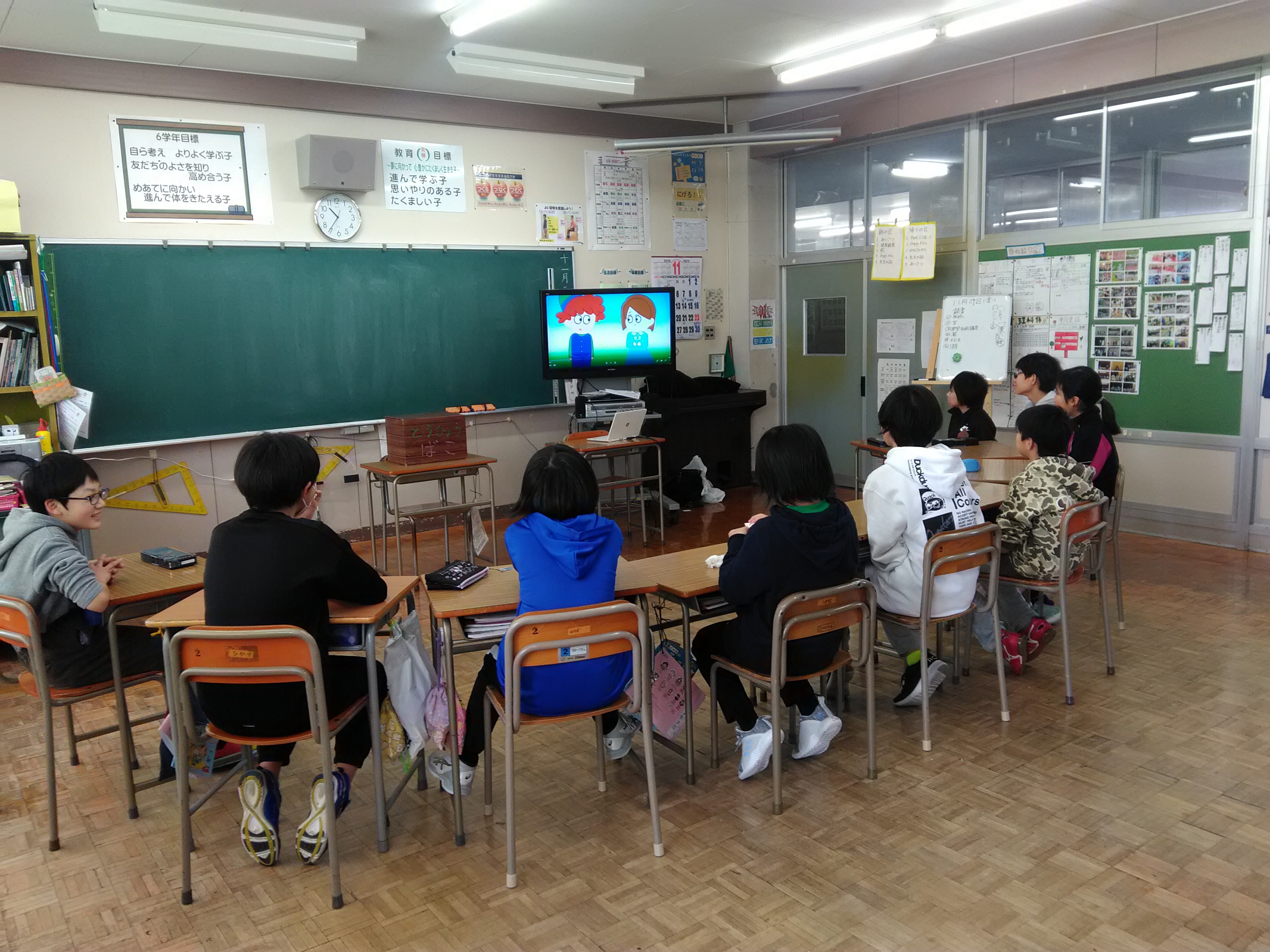 11月29日、弘前市立青柳小学校で出前授業を行いました。 民主主義と教育を考える会