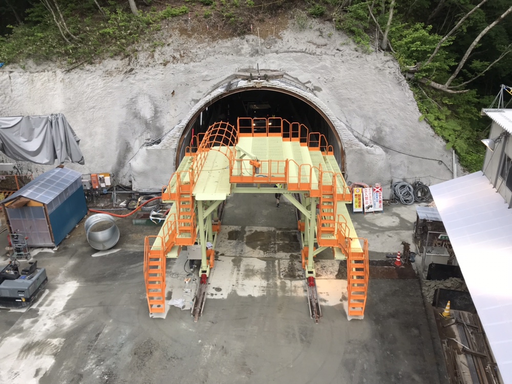 防水シート張り作業台車を組立てました 博士トンネル 会津美里町工区 工事 防水シート張り作業台車を組立てました 博士トンネル 会津美里町工区 工事