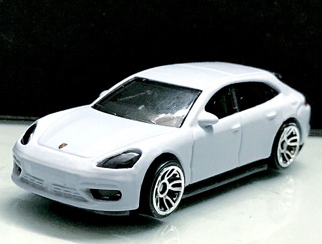 hot wheels porsche panamera 2019