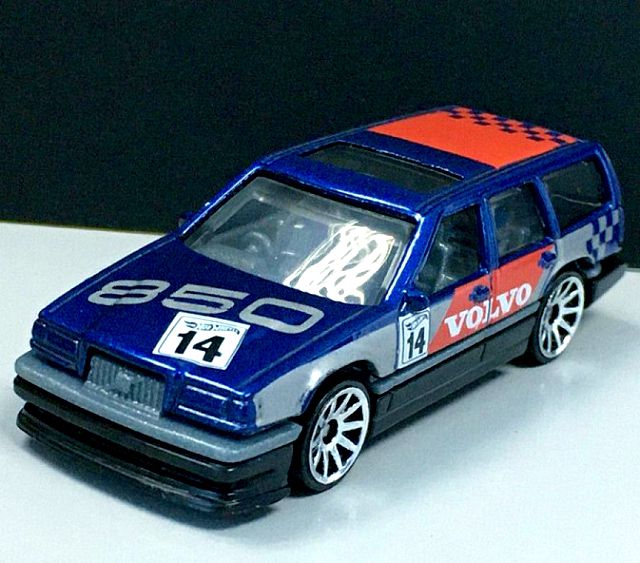 hot wheels volvo 850