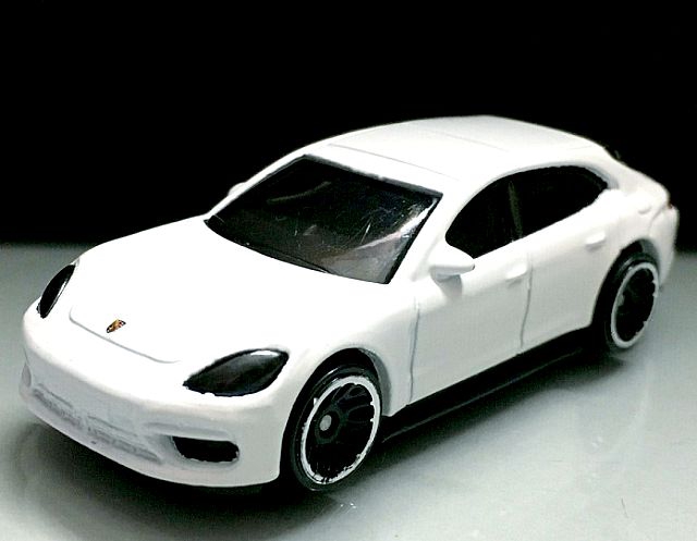 hot wheels porsche panamera 2019