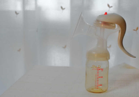 飲めないので搾乳してます まんまる助産院 出張訪問の母乳相談室