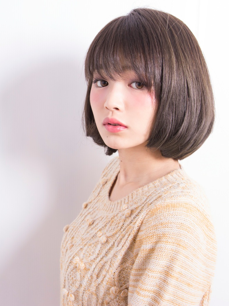 Visee Line 内巻きグレージュショートボブ 名古屋駅の美容室 Gem Garden ジェムガーデン 牛田規之