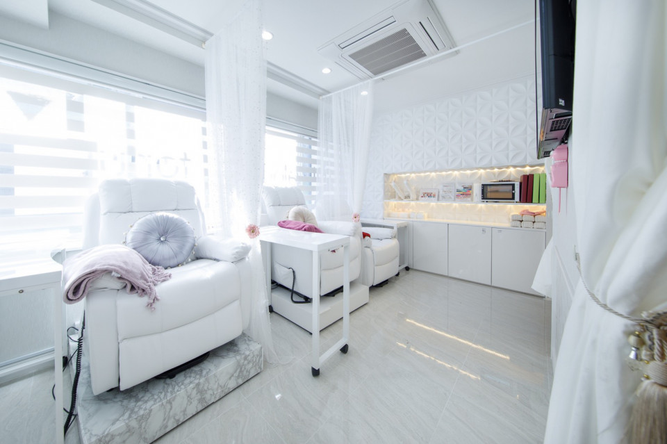 Nail Salon For U 上野 ネイルサロン 店舗内装のデザイン 設計 施工なら 株式会社田島創造所 Nail Salon For U 上野 ネイルサロン 店舗内装のデザイン 設計 施工なら 株式会社田島創造所