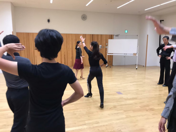 10 18サンバプロレッスン 社交ダンスを始めよう 港区のヤングダンスサークル Mcube 10 18サンバプロレッスン 社交ダンスを始めよう 港区のヤングダンスサークル Mcube