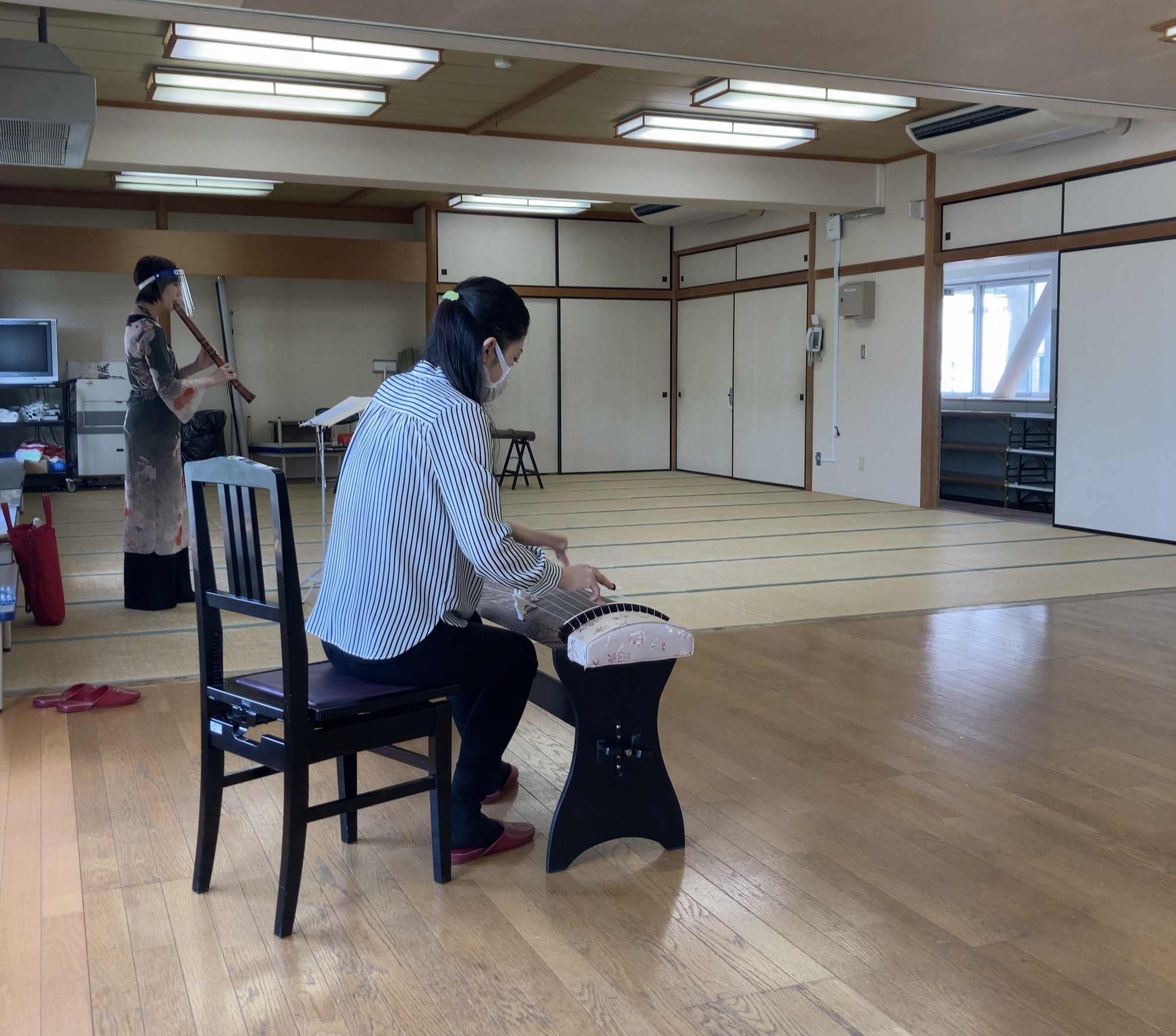 《西宮市 鳴尾北小学校にてアウトリーチ》 片岡 リサ