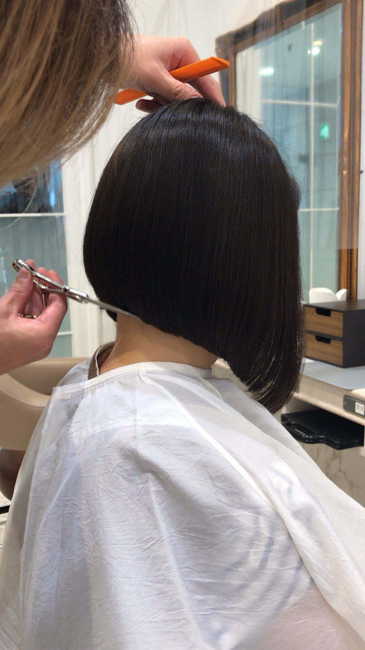 知って納得 濡れている状態でカット ウエットカット 乾いている状態でカットと ドライカット する時の違いと使い分けって美容師さんはどうしてるの Naoki Hair Dressing 渋谷店 ブログ