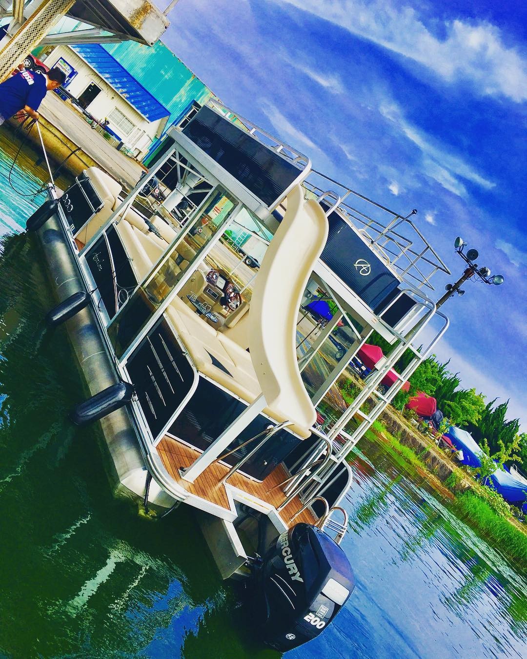 LOVE PARTY BOATS